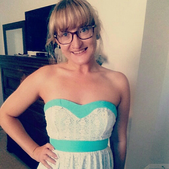 Meet your Posher, Alanna - Picture 1 of 5